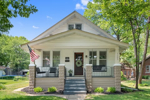 Historic Leclaire Cottage on the Park