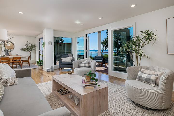 New Seattle Luxe Home with Stunning Ocean Views! gallery image 4