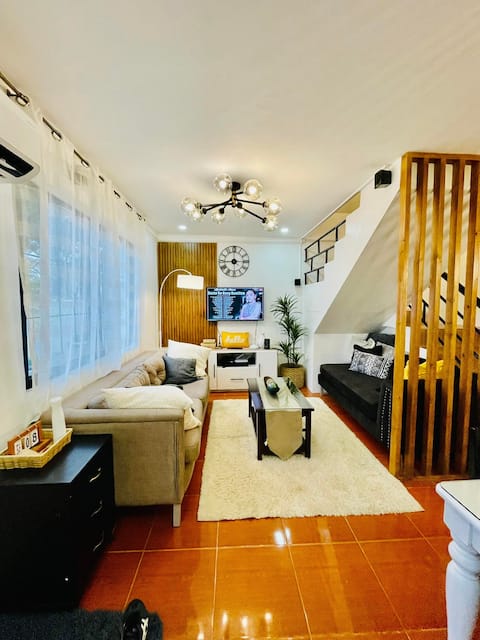 The Yellow Door Residnce+Wi-Fi+3Bdrm(w/2AC)+Netflx