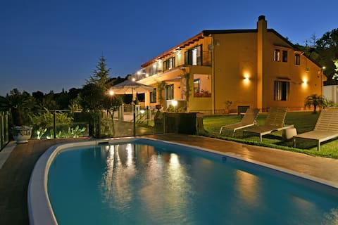 Bellavista Etna 320 SQM VILLA, POOL + JACUZZI