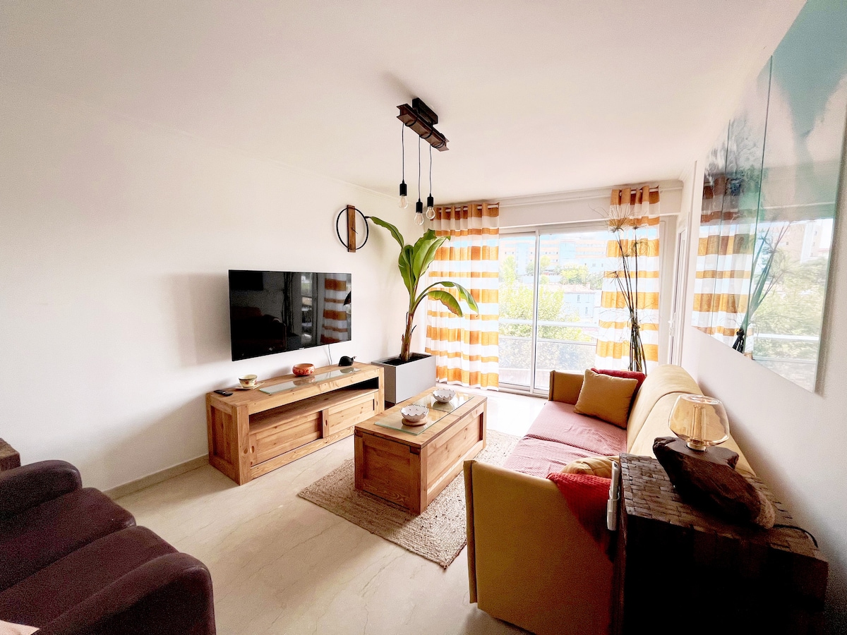 Popular Airbnb listing: Beautiful 57 m2 apartment city center in Aubagne