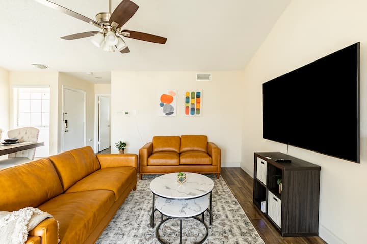 Fully Serviced Apt - Cozy, Charming - Dallas, TX