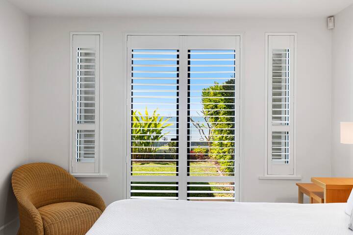 Exclusive 4 Bedroom Noosa Beachfront Apartment gallery image 5