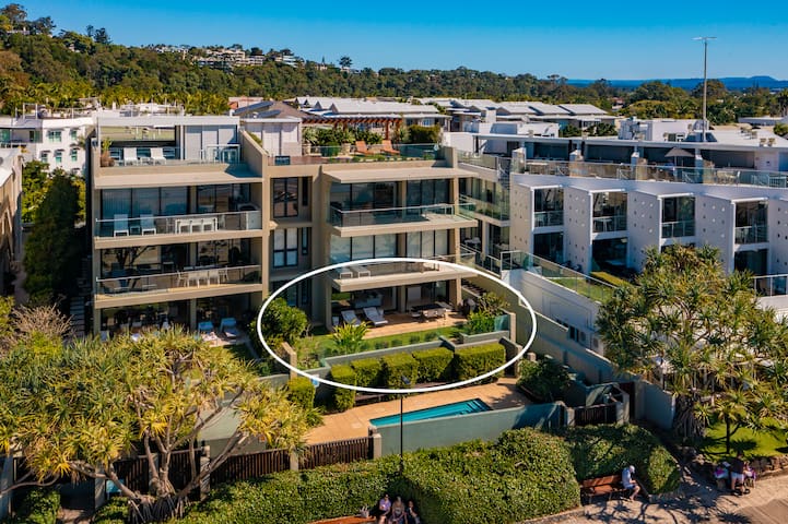 Exclusive 4 Bedroom Noosa Beachfront Apartment gallery image 2