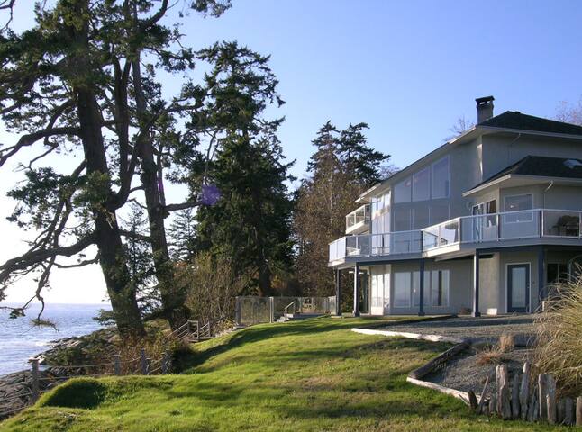 Unforgettable Oceanfront Experience in Sooke, BC gallery image 4