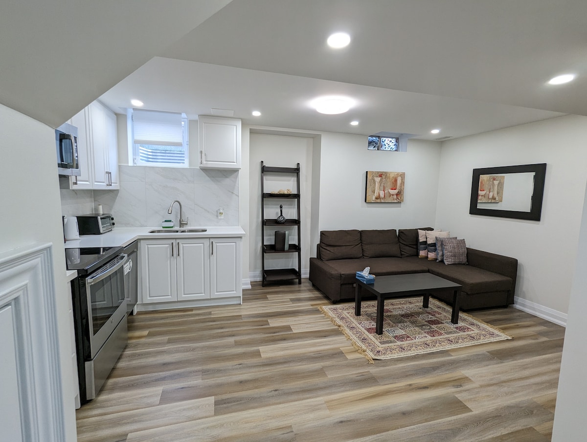 Licensed Cozy 1BR Apt in a Family Home Guest suites for