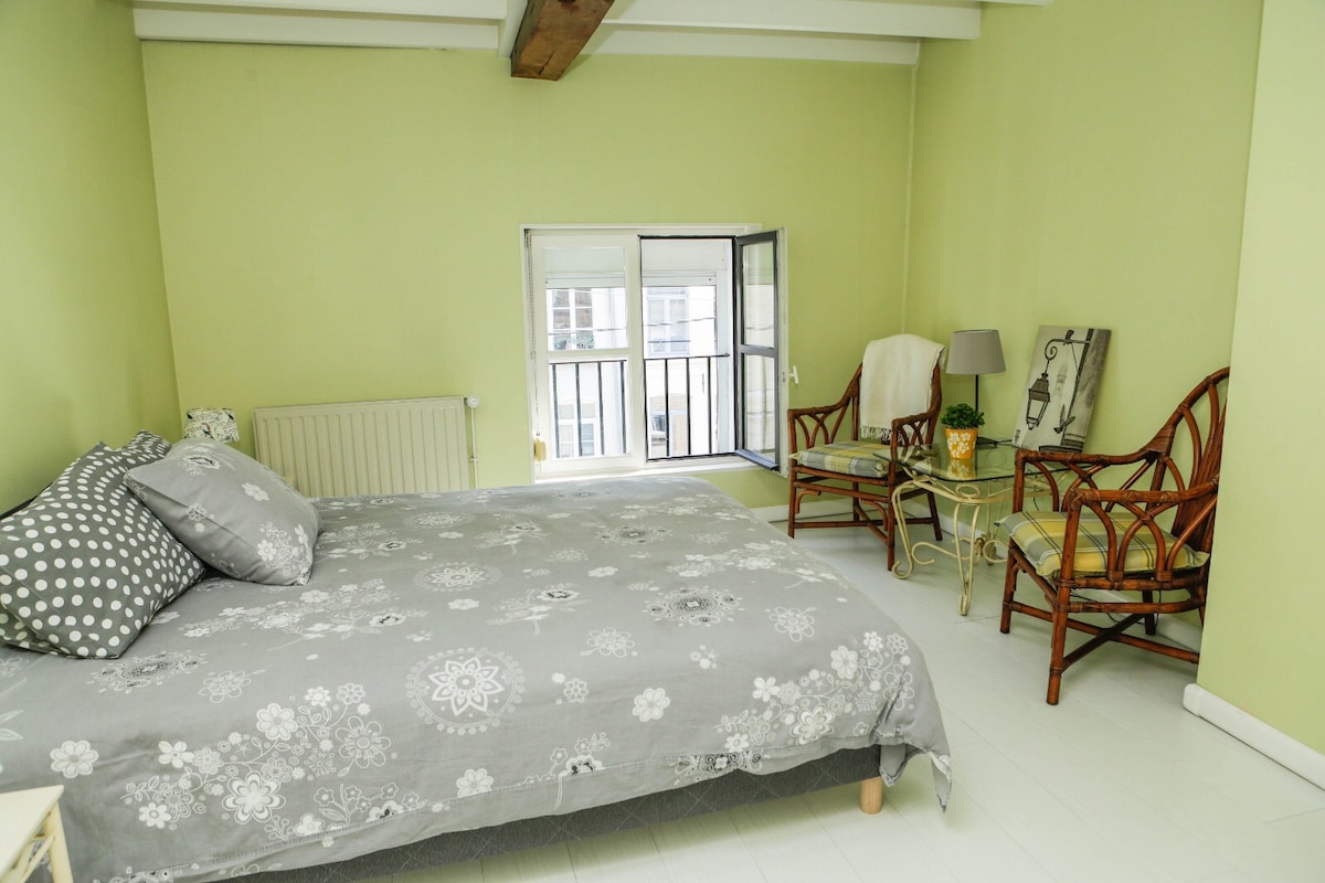 Стая от 18 квадратни метра, разположена на улицата 