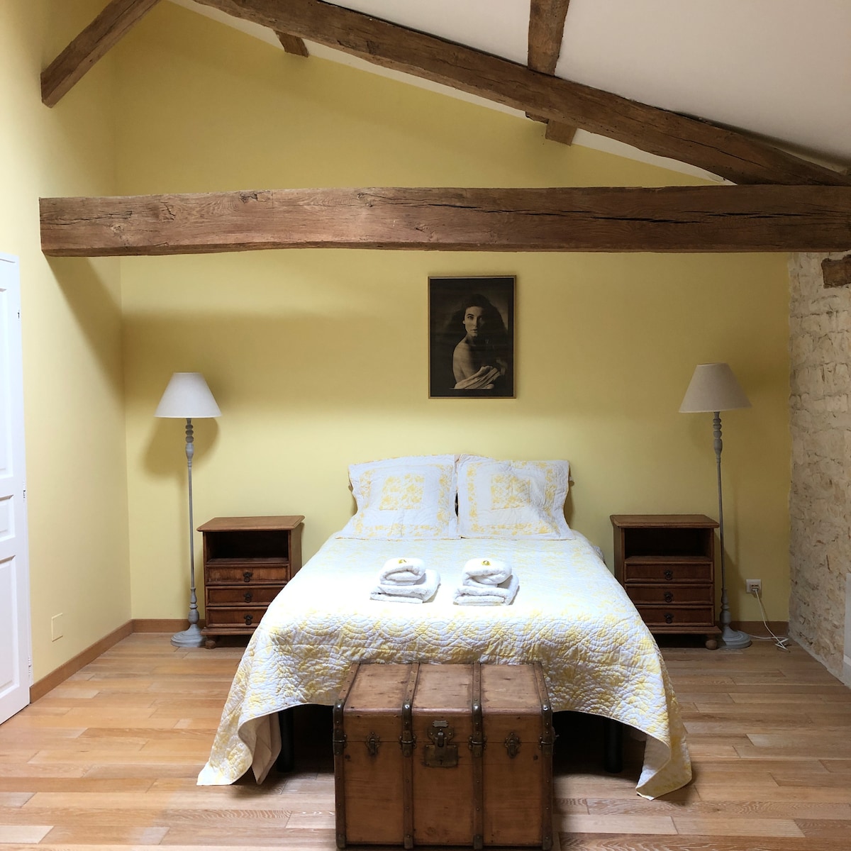 Yellow bedroom with double bed 140x190, single bed 90x190 with window overlooking terrace and pool. Shared yellow bathroom with blue bedroom.