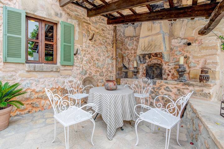 Renovated finca with heated pool in Pollensa gallery image 4