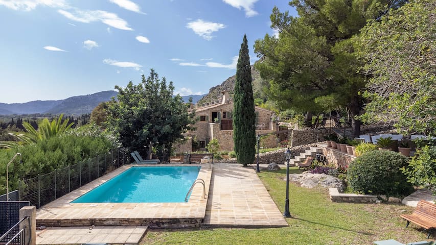 Renovated finca with heated pool in Pollensa