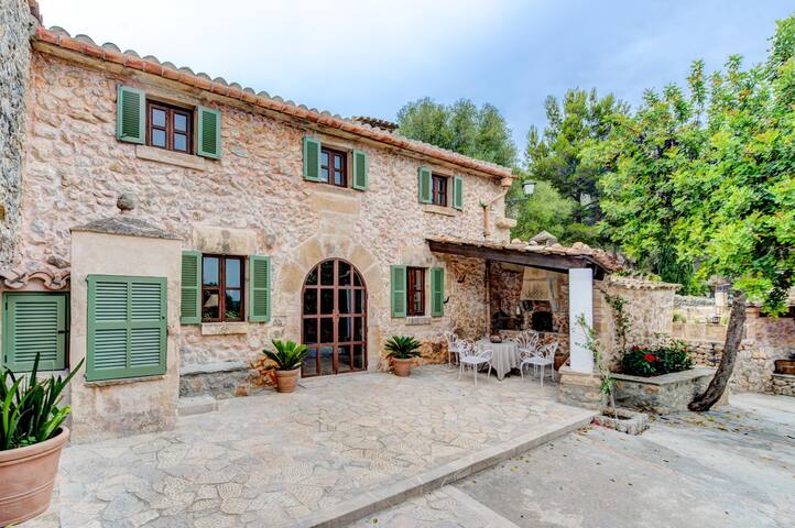 Renovated finca with heated pool in Pollensa gallery image 3