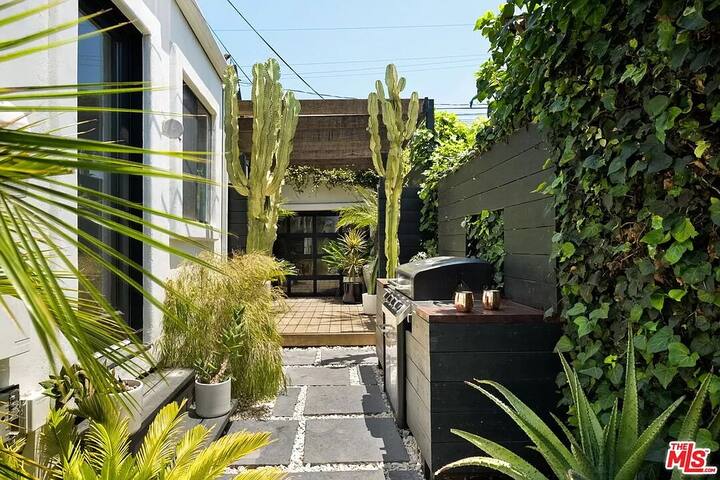 The Cactus House – in the heart of Venice beach gallery image 3