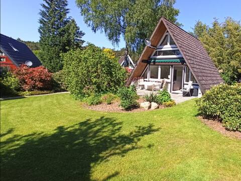 Heide Knirps single-family home with a beautiful garden