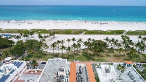 CasaGrandeSouthBeach 4 room Beachfront Building