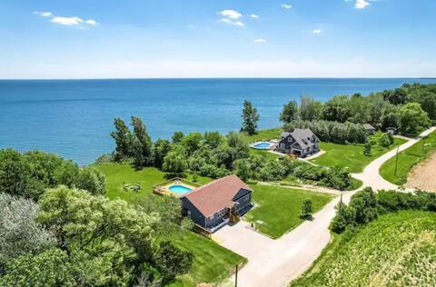 Wheatley Lakefront Cottage