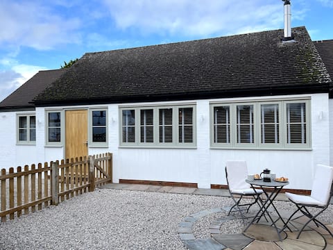 Popular Airbnb listing: The Lodge in Malvern
