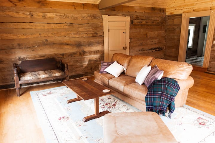 1791 Cabin On Historic Horse Farm - Lexington, KY