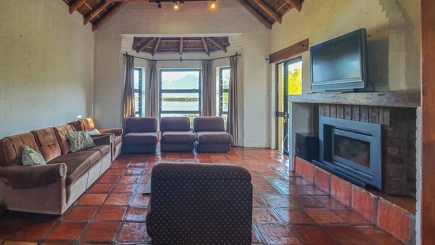 Holiday House on a dam in a secure country estate gallery image 3