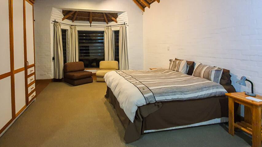 Holiday House on a dam in a secure country estate gallery image 5