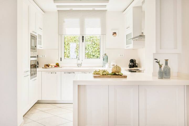 Family Villa Bella Elena with Heated Pool gallery image 5