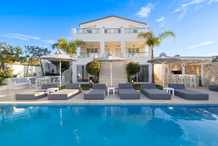 Family Villa Bella Elena with Heated Pool