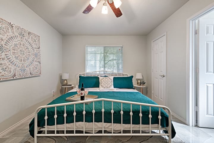 Master bedroom #2 has attached full bathroom 