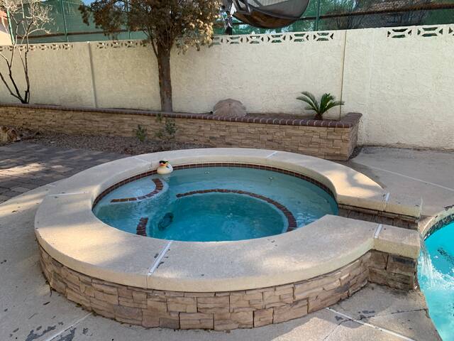 Private Getaway- 6 Bed/ Pool/Superbowl Package gallery image 2