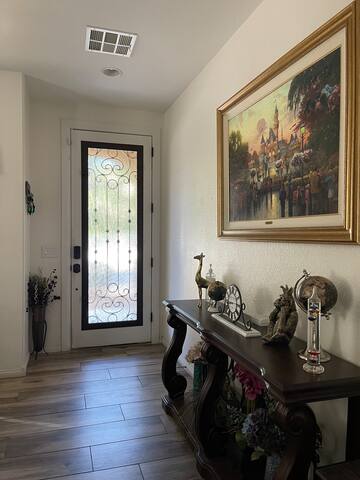 Luxurious 5 Bedroom Vegas Home w/Loft! Sleeps-14 gallery image 3