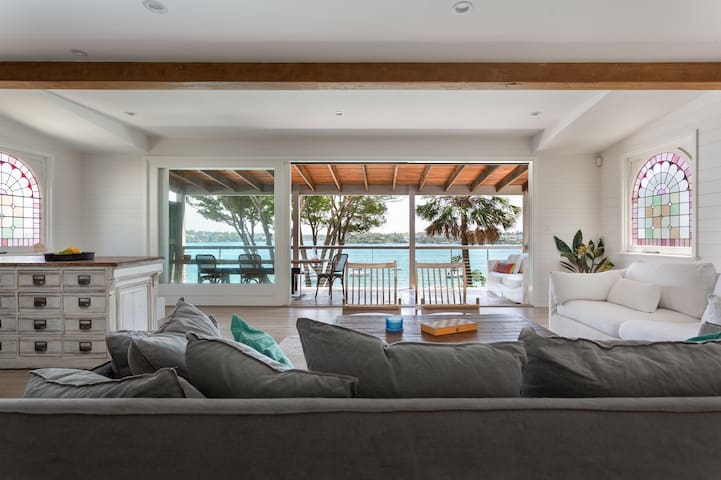 Stunning 5 bed beach front property in Bundeena