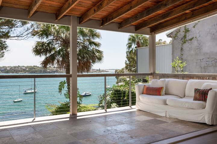 Stunning 5 bed beach front property in Bundeena gallery image 2