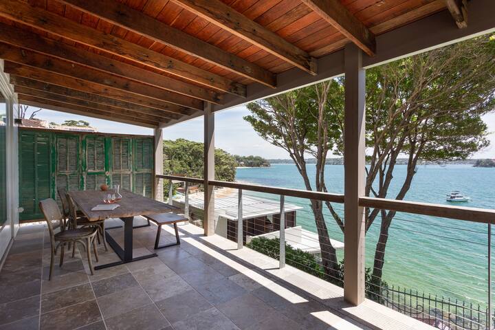 Stunning 5 bed beach front property in Bundeena gallery image 4