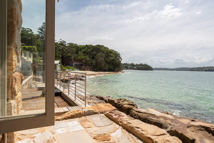 Stunning 5 bed beach front property in Bundeena gallery image 3