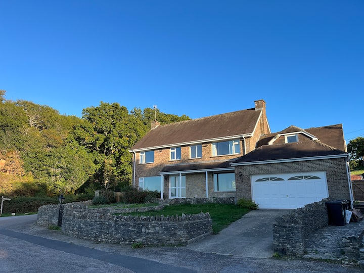image of Redcliffe Farm House on the river bend