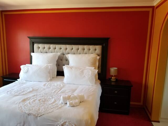 Capetown Adilo Villa. 5 Mins to the Beach gallery image 3