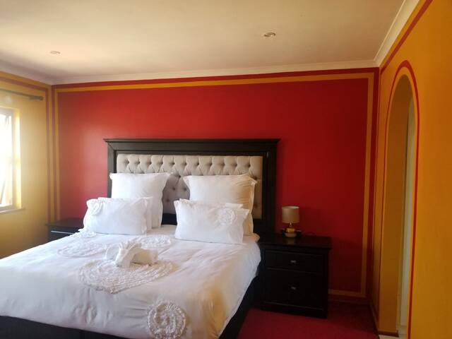 Capetown Adilo Villa. 5 Mins to the Beach gallery image 2