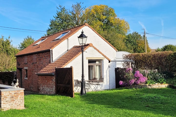 Cosy English cottage with beautiful garden