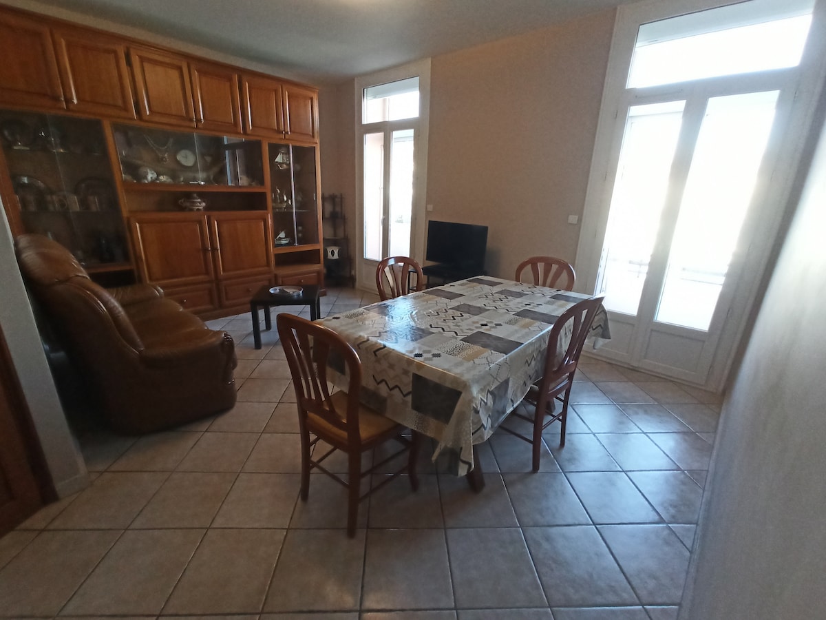 Top Airbnb: Flat on the marina, air-conditioned+parking a Port Vendres