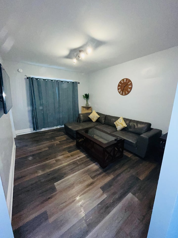 Close To Everything 2-bedroom Aprt  - 2nd Floor - Buffalo, NY