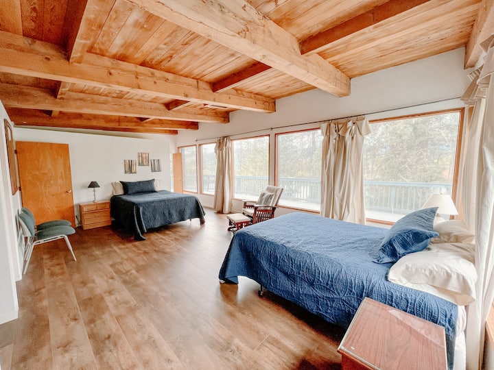 Upstairs Bedroom #1. Two queen beds.