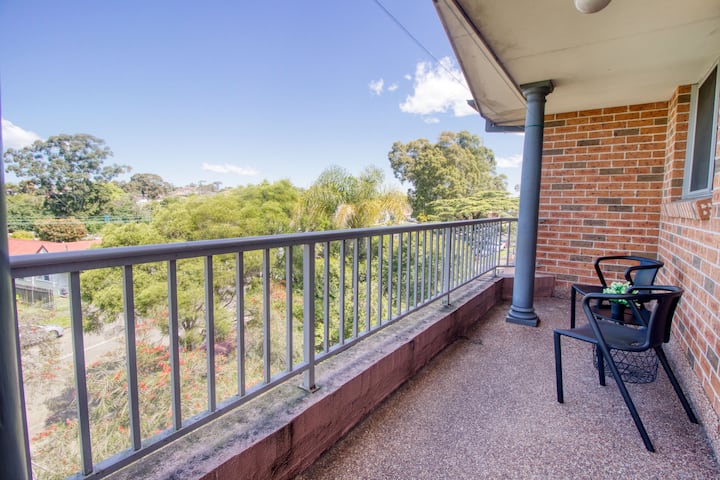 Chic 3-br Apt in Parramatta Centre & Free Parking