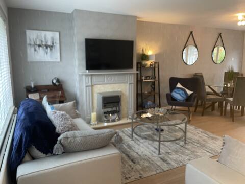 Stylish 3-bedroom house with Wi-Fi and garden