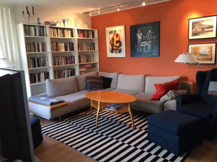 Lovely basement apartment with outdoor patio Condominiums for Rent in