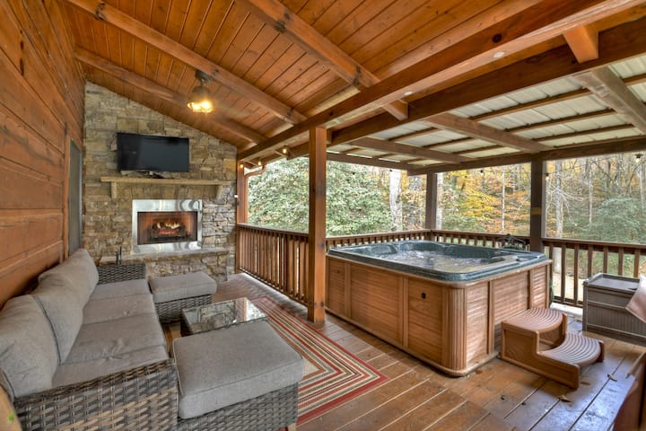 Creek, large fenced yard and game room - Cabins for Rent in Ellijay ...