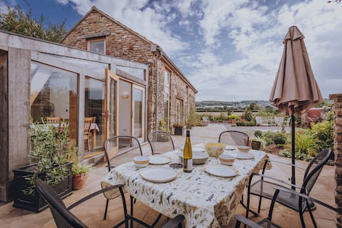 Beautiful Barn near Bristol in Picturesque Setting