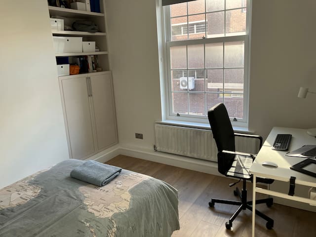 Beautiful modern flat opposite Euston gallery image 5