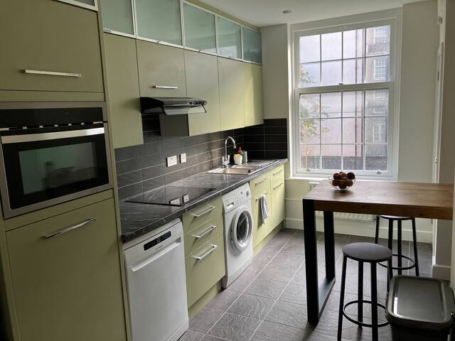 Beautiful modern flat opposite Euston