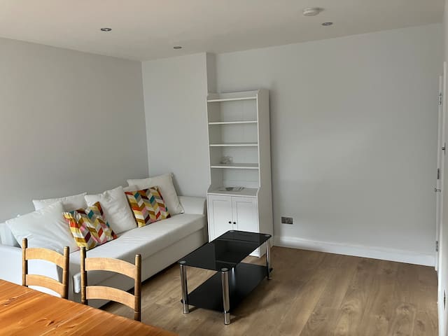 Beautiful modern flat opposite Euston gallery image 2