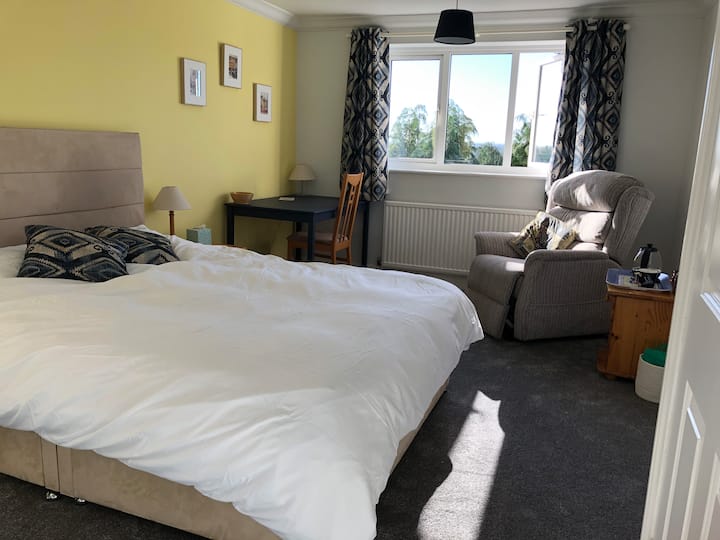 Average Rent Tilehurst Spacious bedroom in a family home with a view - Houses for Rent in ...