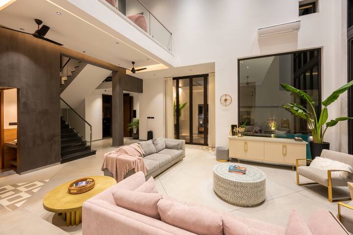Living room image 7