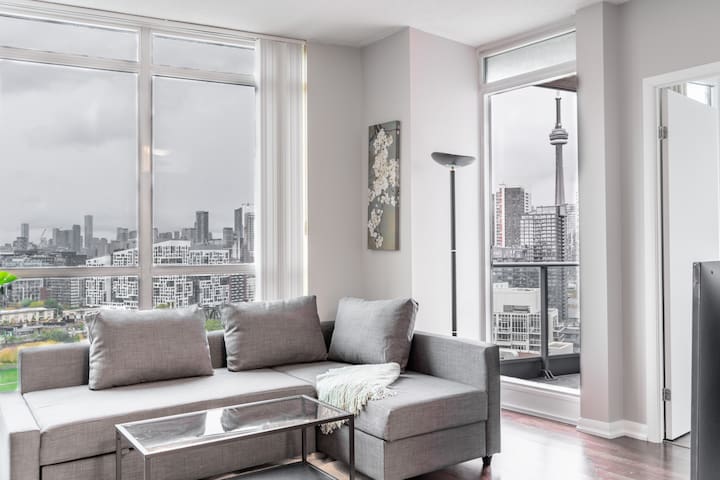 Condo with CN TOWER View, Free Parking & Swim Pool